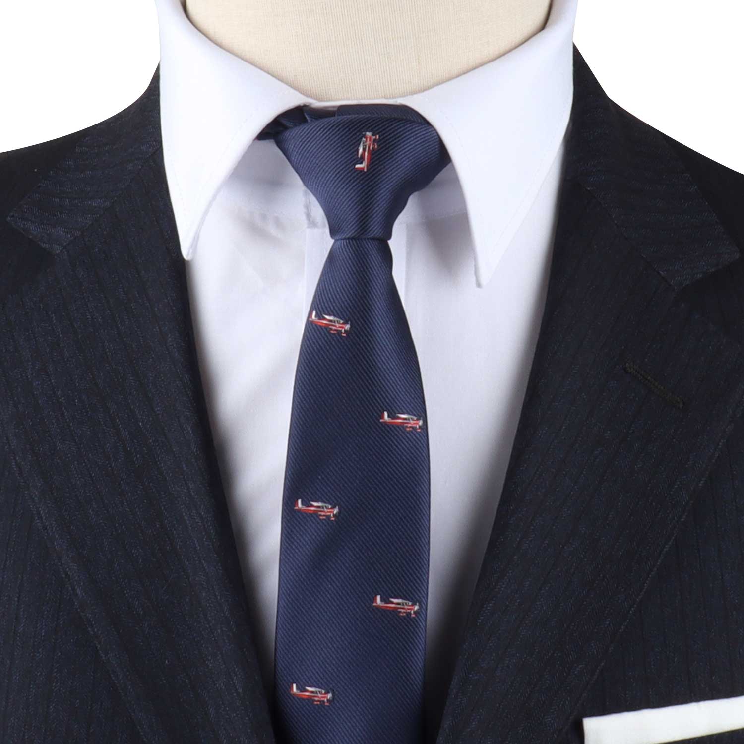 A timeless mannequin dressed in a fashion suit with a Classic Aircraft Skinny Tie.
