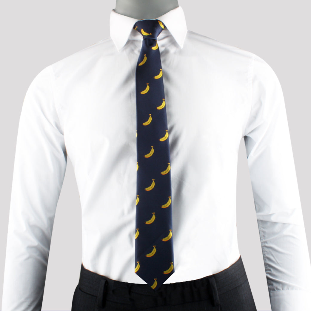 A mannequin wearing a Banana Skinny Tie, adding a touch of tropical elegance.