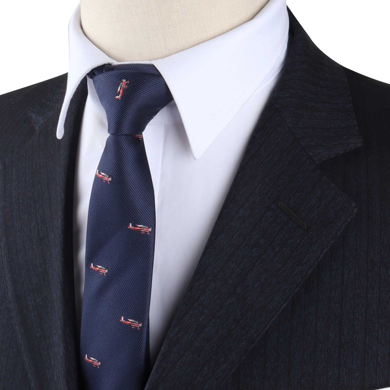 A timeless mannequin wearing a Aviation Skinny Tie.