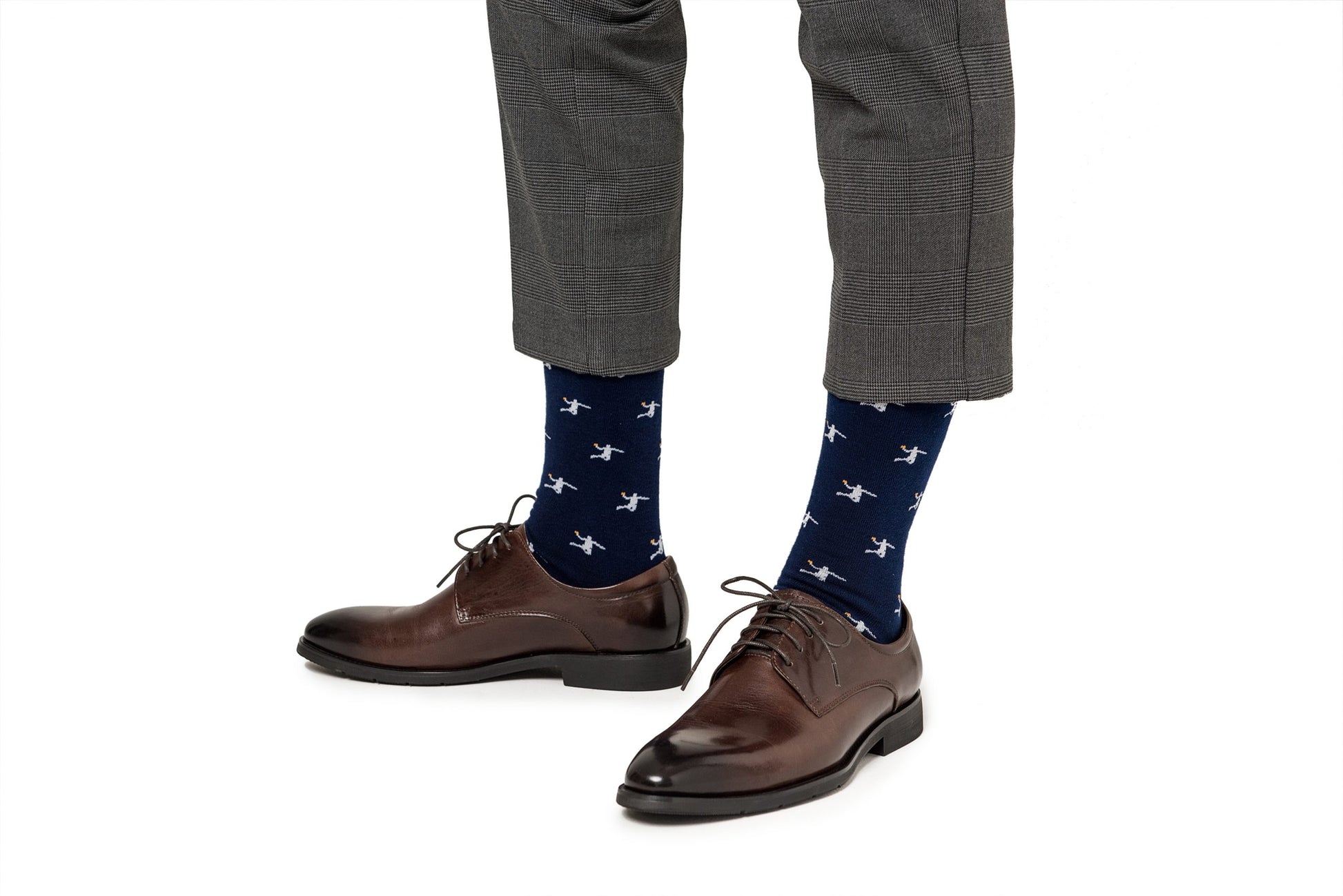 A man wearing a pair of Basketball Dunk Socks with stars on them.