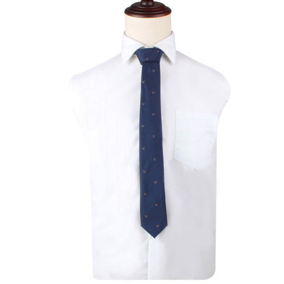 A mannequin torso displays a white dress shirt paired with the Thoroughbred Horse Skinny Tie, which features an elegant small emblem pattern reminiscent of equestrian culture.